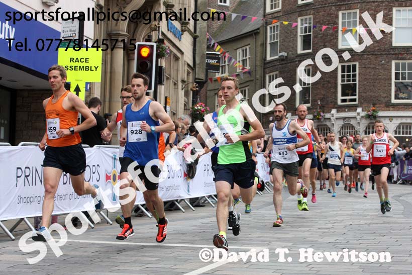 Start of the 2017 Durham City Run 5k and 10k Road Race. Photo: David T. Hewitson/Sports for All Pics